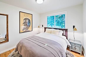 House w/ Deck on Whidbey Island, 1 Mi From Shore!