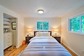 House w/ Deck on Whidbey Island, 1 Mi From Shore!