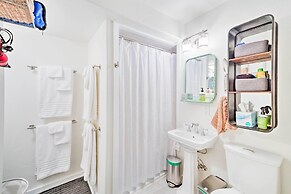 House w/ Deck on Whidbey Island, 1 Mi From Shore!