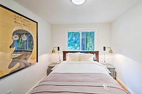 House w/ Deck on Whidbey Island, 1 Mi From Shore!