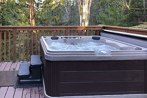 Cabin w/ Hot Tub, 25 Mi to Olympic Nat'l Park