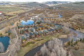 Riverfront Cabin 4 Mi to Granby Ranch