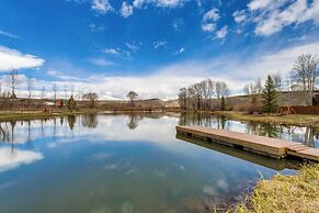 Riverfront Cabin 4 Mi to Granby Ranch
