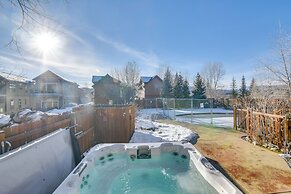 Riverfront Cabin 4 Mi to Granby Ranch