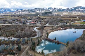 Riverfront Cabin 4 Mi to Granby Ranch