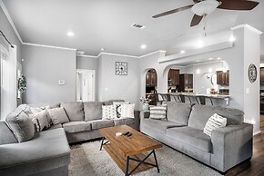 Canyon Lake Retreat w/ Hot Tub, Fire Pit & Grill!