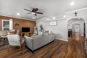 Canyon Lake Retreat w/ Hot Tub, Fire Pit & Grill!