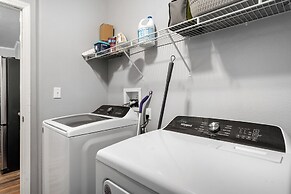 Canyon Lake Retreat w/ Hot Tub, Fire Pit & Grill!