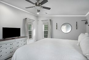 Canyon Lake Retreat w/ Hot Tub, Fire Pit & Grill!