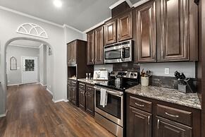 Canyon Lake Retreat w/ Hot Tub, Fire Pit & Grill!