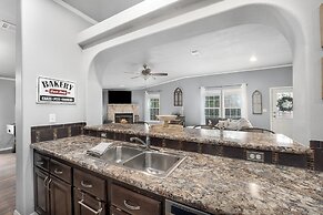 Canyon Lake Retreat w/ Hot Tub, Fire Pit & Grill!