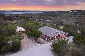 Canyon Lake Retreat w/ Hot Tub, Fire Pit & Grill!
