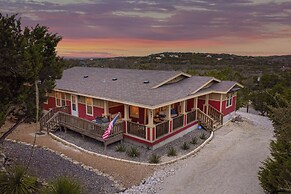 Canyon Lake Retreat w/ Hot Tub, Fire Pit & Grill!