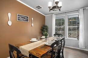 Canyon Lake Retreat w/ Hot Tub, Fire Pit & Grill!