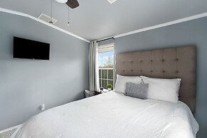 Canyon Lake Retreat w/ Hot Tub, Fire Pit & Grill!