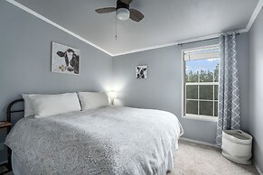 Canyon Lake Retreat w/ Hot Tub, Fire Pit & Grill!