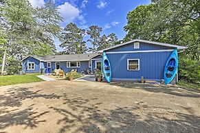 Family-friendly Escape ~ 6 Mi to City Center!