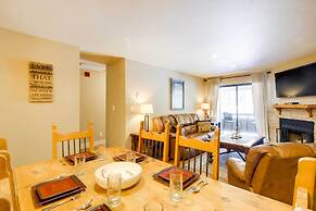 Chic & Cozy Breck Condo: Ski-in/ski-out at Peak 8!