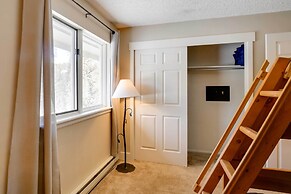 Chic & Cozy Breck Condo: Ski-in/ski-out at Peak 8!