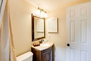 Chic & Cozy Breck Condo: Ski-in/ski-out at Peak 8!