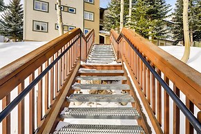 Chic & Cozy Breck Condo: Ski-in/ski-out at Peak 8!