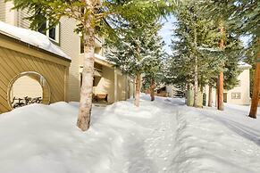 Chic & Cozy Breck Condo: Ski-in/ski-out at Peak 8!