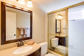 Chic & Cozy Breck Condo: Ski-in/ski-out at Peak 8!