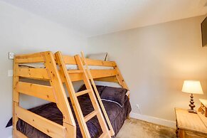 Chic & Cozy Breck Condo: Ski-in/ski-out at Peak 8!