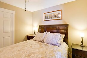 Chic & Cozy Breck Condo: Ski-in/ski-out at Peak 8!