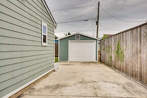 Pet-friendly Galveston Cottage < 1 Mi to Beach!