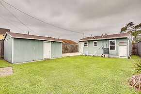 Pet-friendly Galveston Cottage < 1 Mi to Beach!