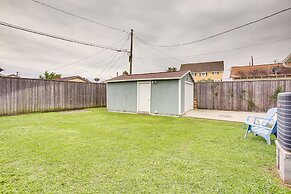 Pet-friendly Galveston Cottage < 1 Mi to Beach!