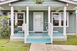 Pet-friendly Galveston Cottage < 1 Mi to Beach!