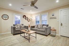 Pet-friendly Galveston Cottage < 1 Mi to Beach!