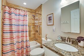 Pet-friendly Galveston Cottage < 1 Mi to Beach!