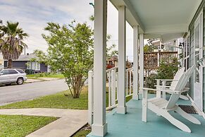 Pet-friendly Galveston Cottage < 1 Mi to Beach!