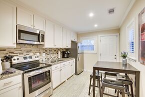 Pet-friendly Galveston Cottage < 1 Mi to Beach!