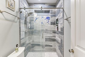 Walk to Sea Isle Beach: Pet-friendly Group Getaway