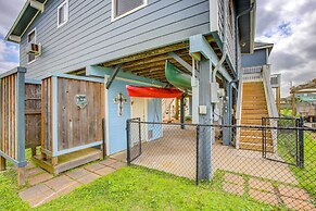 Galveston Home w/ Shared Hot Tub - Walk to Beach!