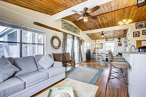 Galveston Home w/ Shared Hot Tub - Walk to Beach!