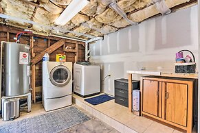 Galveston Retreat w/ Backyard & Patio!