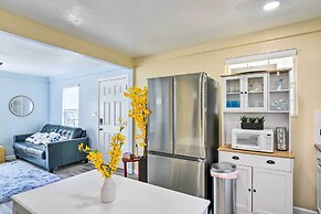 Galveston Retreat w/ Backyard & Patio!