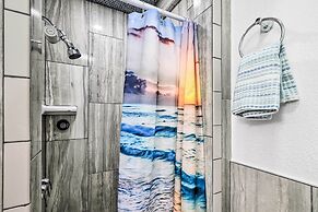 Galveston Retreat w/ Backyard & Patio!