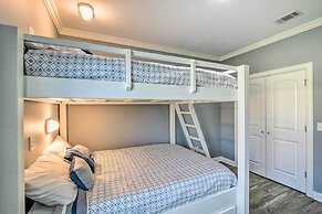 Walk to Shore: Coastal Escape in Crystal Beach!