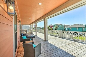 Walk to Shore: Coastal Escape in Crystal Beach!