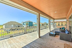 Walk to Shore: Coastal Escape in Crystal Beach!