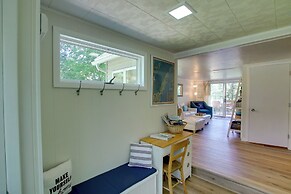Updated Home w/ Deck: 2 Mi to Sister Bay Beach!