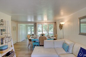 Updated Home w/ Deck: 2 Mi to Sister Bay Beach!