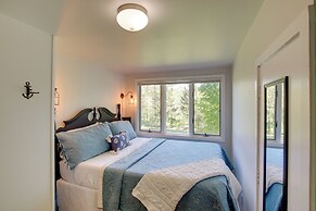 Updated Home w/ Deck: 2 Mi to Sister Bay Beach!