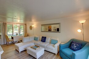 Updated Home w/ Deck: 2 Mi to Sister Bay Beach!